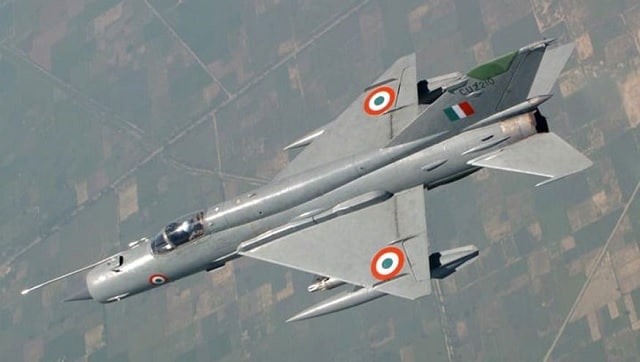 IAF's MiG-21 plane crashes in Rajasthan's Jaisalmer, pilot dead IAF's MiG-21 plane crashes in Rajasthan's Jaisalmer, pilot dead