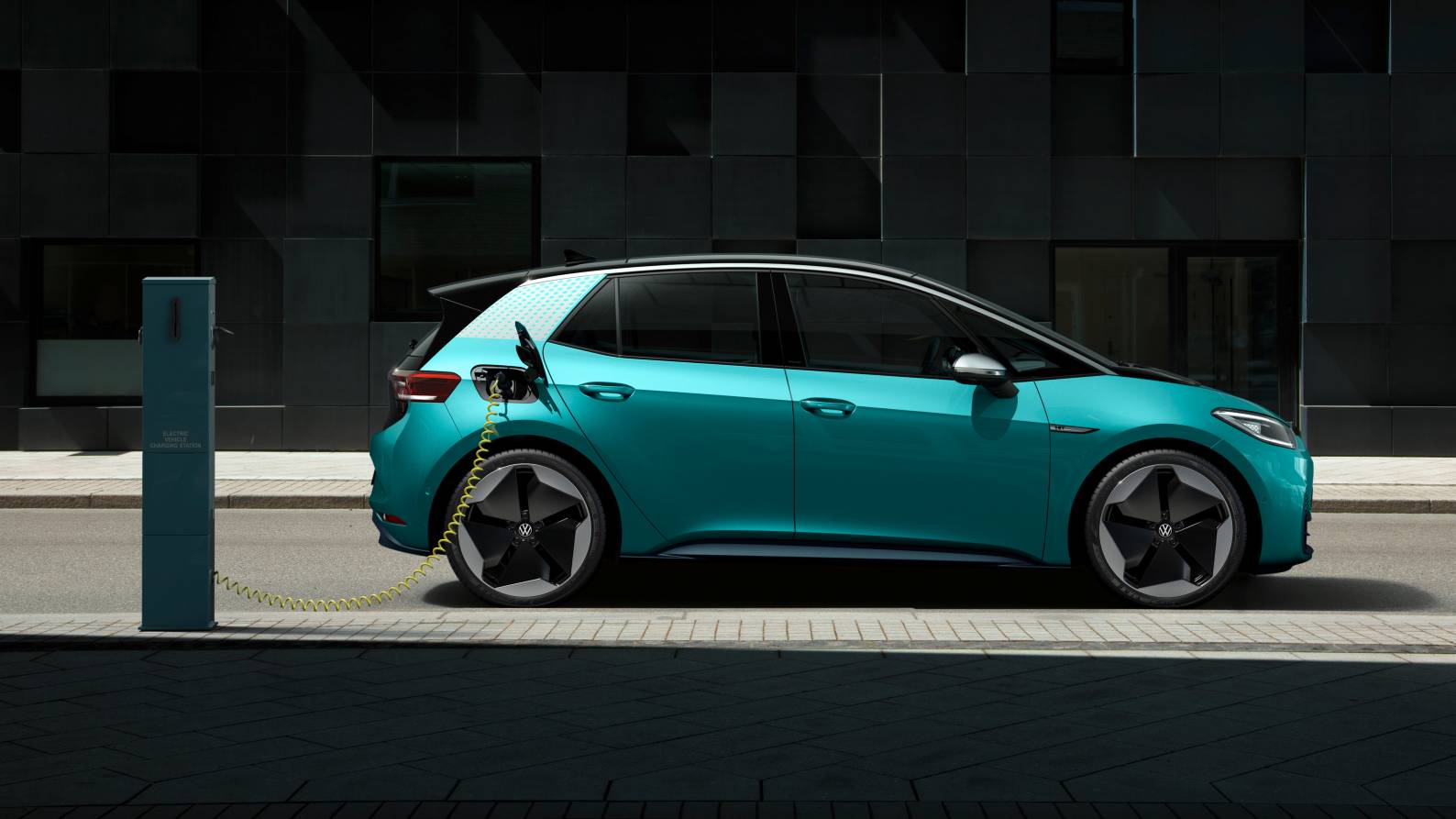 Volkswagen investerer 100 millioner euro for å danne et joint venture for å bygge batterier med det tyske firmaet Customcells.  Bilde: Volkswagen