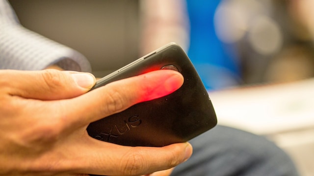 Smartphone-based tool MFine Pulse can monitor blood oxygen using just a finger and a flash
