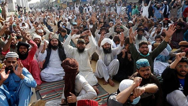 Pakistan temporarily blocks social media platforms amid anti-France protests by proscribed outfit TLP Pakistan temporarily blocks social media platforms amid anti-France protests by proscribed outfit TLP