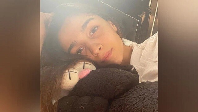 Alia Bhatt shares a selfie from home quarantine, says she's taking 'one day at a time'