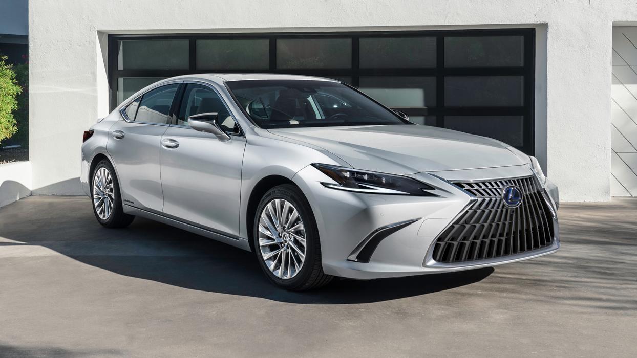 A new design for the 'spindle' grille and different alloys are main differences on the outside with the 2021 Lexus ES facelift. Image: Lexus