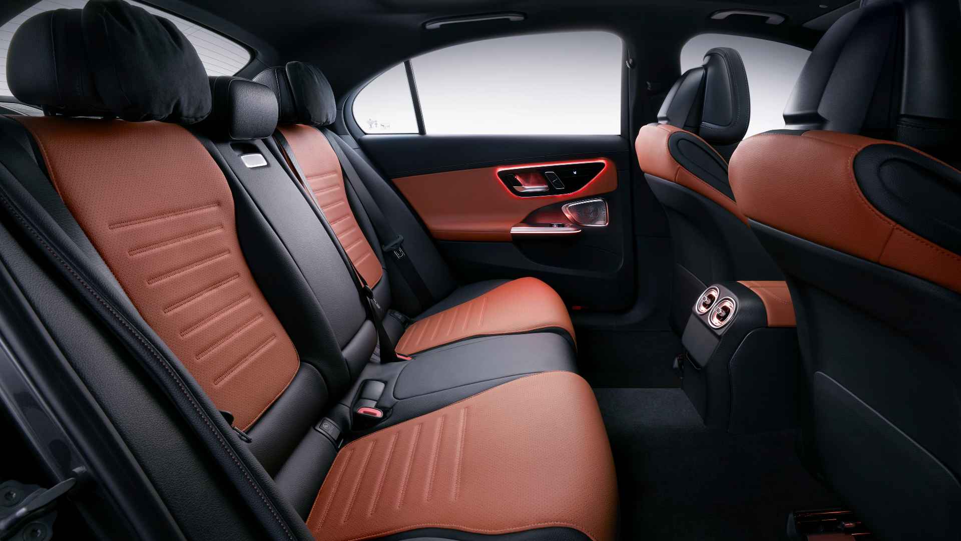 89 mm increase in wheelbase frees up more room for rear seat passengers. Image: Mercedes-Benz