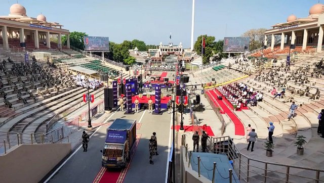 The campaign was launched on Wednesday at an event attended by actor Sonu Sood and BSF DG Rakesh Asthana at the Attari border in Punjab, amid the salutation ceremony by the jawans in the background. Image Credits: News18 The campaign was launched on Wednesday at an event attended by actor Sonu Sood and BSF DG Rakesh Asthana at the Attari border in Punjab, amid the salutation ceremony by the jawans in the background. Image Credits: News18
