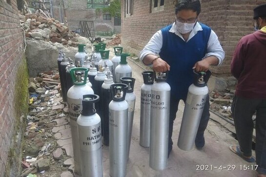 Unseen Warriors of COVID: From arranging oxygen to ambulances, volunteers in Kashmir battle stress to save lives
