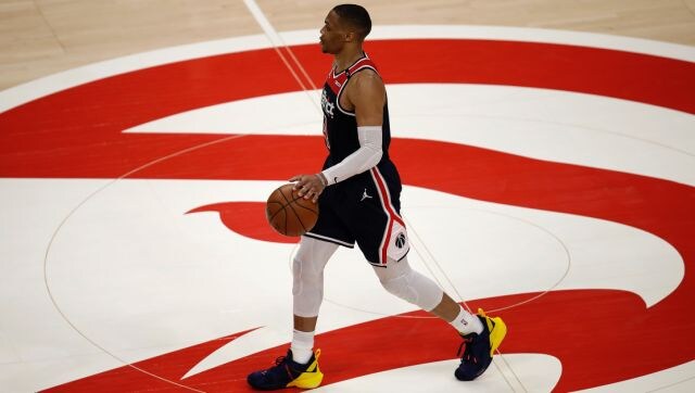 NBA: Wizards fall to Hawks, Spurs' record-setting first half ends Bucks' streak