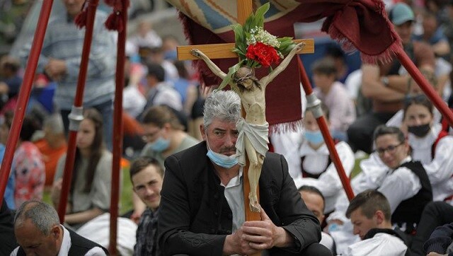 At Romania's largest Catholic service, organisers set up 'vaccination marathon' for pilgrims At Romania's largest Catholic service, organisers set up 'vaccination marathon' for pilgrims