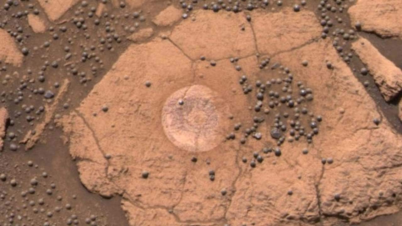 Mushroom-like structures on Mars. Nasa