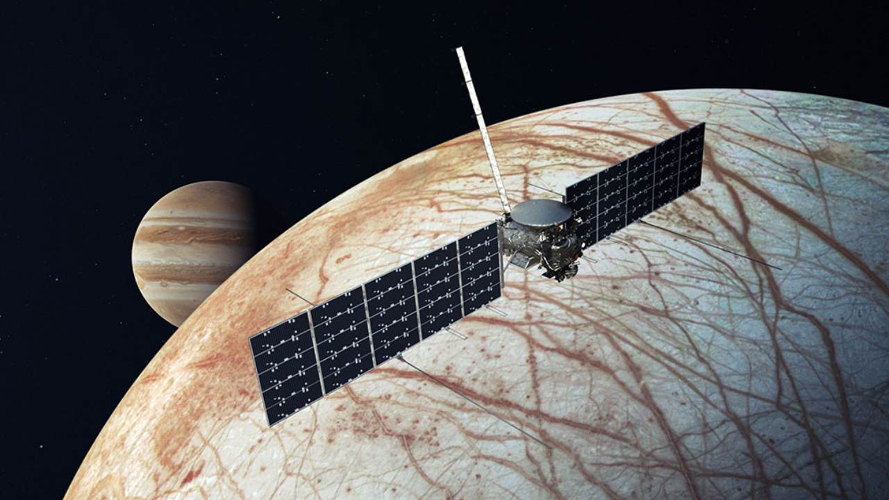 This illustration, updated as of December 2020, depicts NASA’s Europa Clipper spacecraft. The mission, targeting a 2024 launch, will investigate whether Jupiter’s moon Europa and its internal ocean have conditions suitable for life. Image credits: NASA/JPL-Caltech