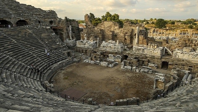 Turkey welcomes back tourists after 20 months of COVID-induced closure; hopes to recoup losses