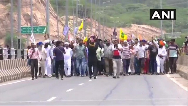Famers submit memoranda seeking repeal of agri laws as protests complete seven months; Tomar appeals to end stir Famers submit memoranda seeking repeal of agri laws as protests complete seven months; Tomar appeals to end stir