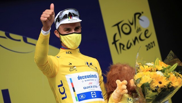 Tour de France: Frenchman Julian Alaphilippe recovers from crash to win first stage Tour de France: Frenchman Julian Alaphilippe recovers from crash to win first stage