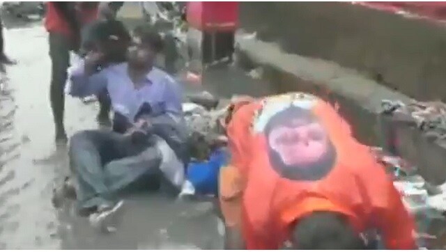 Mumbai rains: Shiv Sena MLA makes contractor sit on waterlogged street, gets civic workers to dump garbage on him Mumbai rains: Shiv Sena MLA makes contractor sit on waterlogged street, gets civic workers to dump garbage on him
