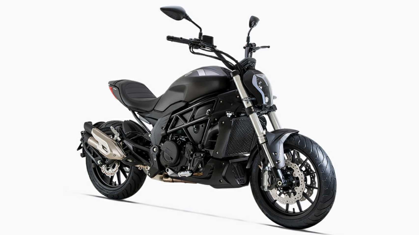 The Benelli 502C derives clear design inspiration from the Ducati Diavel. Image: Benelli