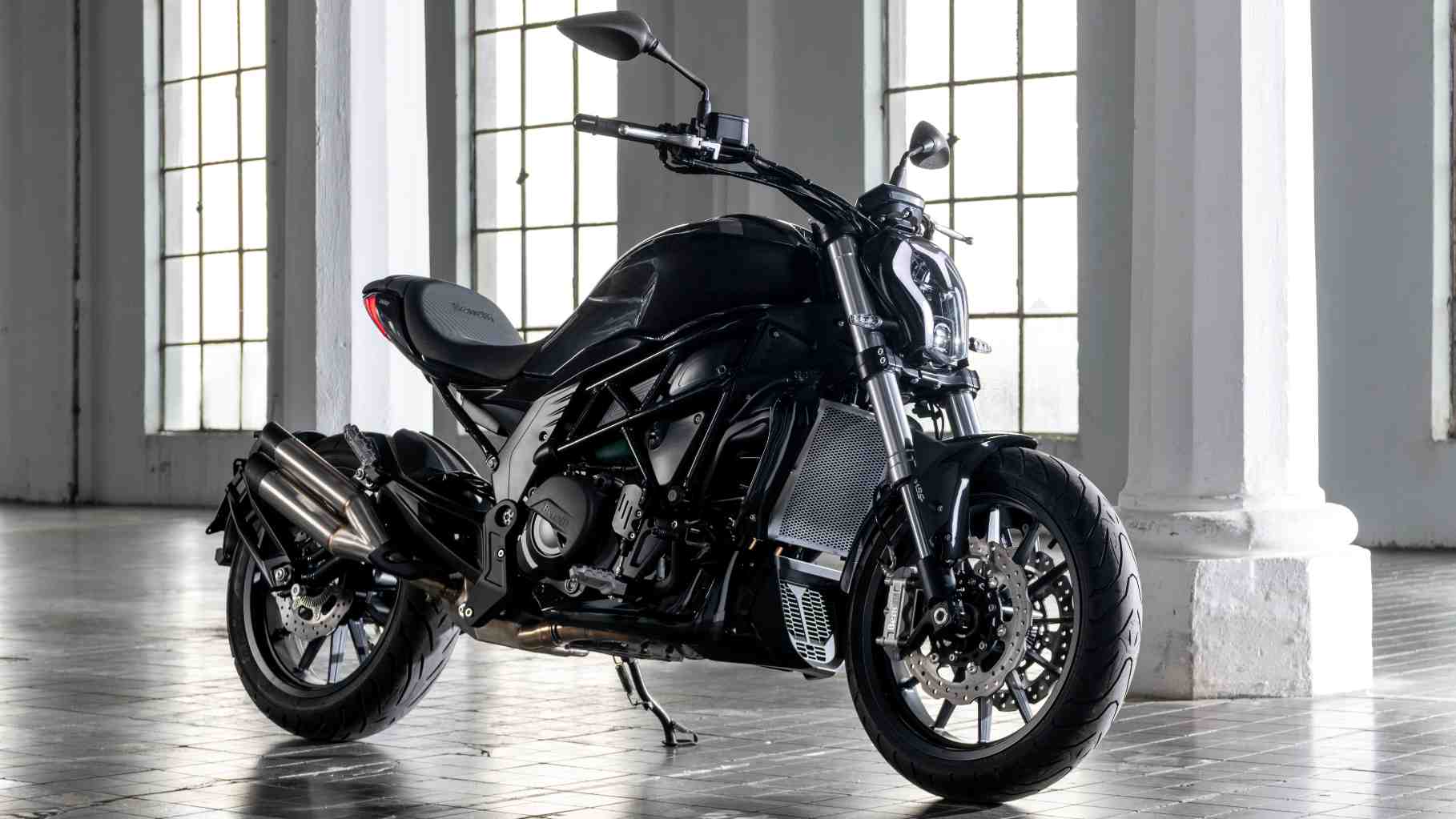 The Benelli 502C has the same wheelbase length as the bike it derives design inspiration from - the Ducati Diavel. Image: Benelli