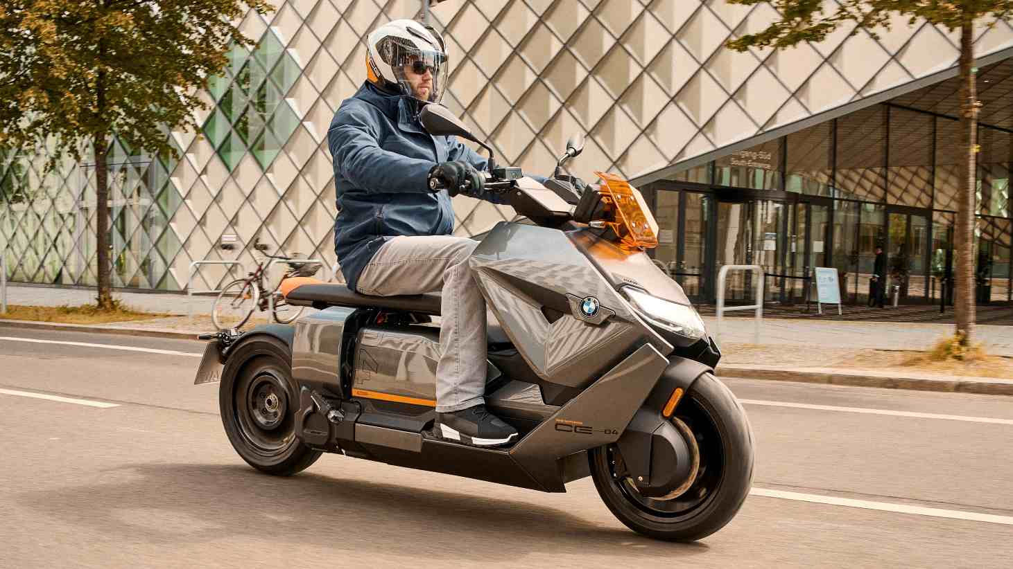 The BMW CE 04 can get from 0 to 50 kph in just 2.6 seconds. Image: BMW Motorrad