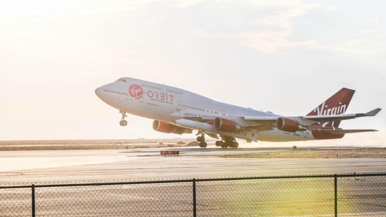 Cosmic Girl, the modified 747 jet took off from California’s Mojave Desert with a 21-meter rocket beneath its left wing. Image credit: Twitter