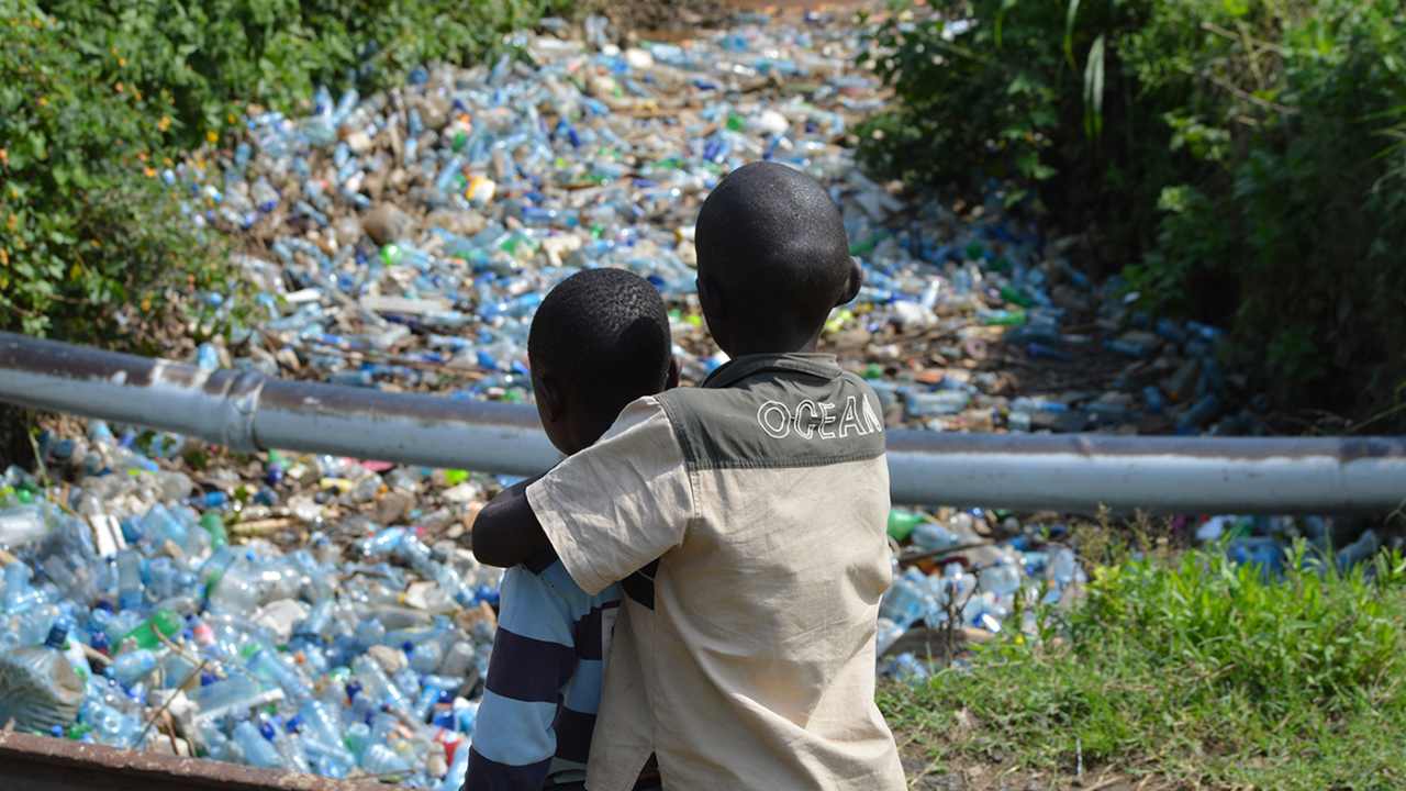 The Njoro River flows from the Mau Forest, continuing along several residential areas. By the time it reaches Lake Nakuru, a UNESCO World Heritage Site in Kenya, it is filled with plastic. Photo by James Wakibia (Kenya)