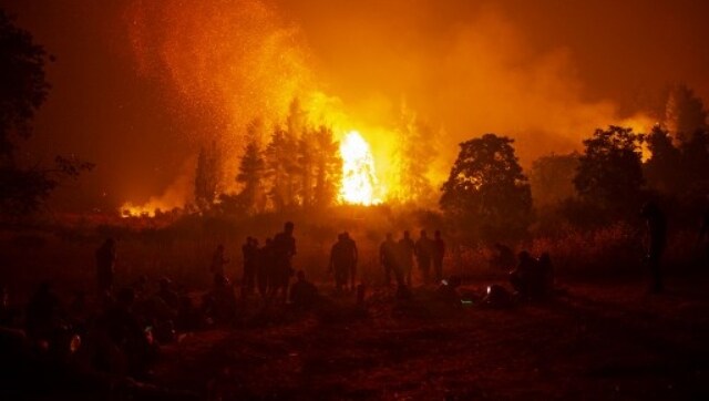 Greece wildfire: Around 900 firefighters battle blaze as locals count costs of devastation Greece wildfire: Around 900 firefighters battle blaze as locals count costs of devastation