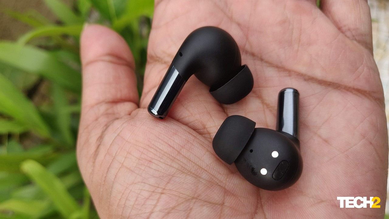 The OnePlus Buds Pro sports a matte black finish for the body and a glossy finish for the stems. Image: Tech2/Ameya Dalvi