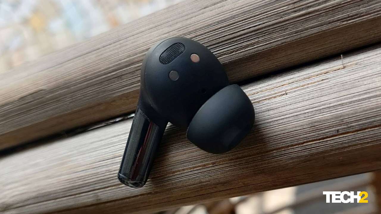 The OnePlus Buds Pro is equipped with wear detection sensors to pause the audio when you remove a bud from your ear. Image: Tech2/Ameya Dalvi
