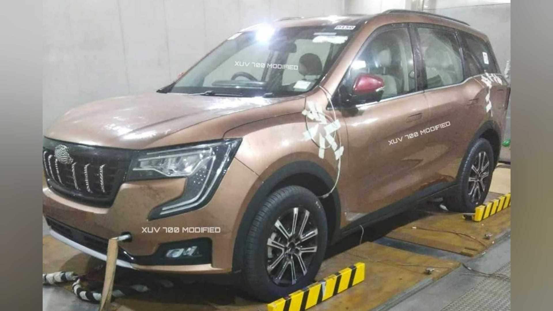 This is the first time the Mahindra XUV700 has been seen completely undisguised. Image: 