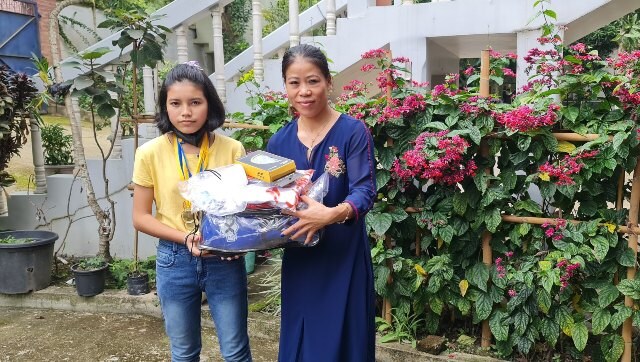 Mary Kom meets young fan who broke down in viral video after her defeat in Tokyo Olympics Mary Kom meets young fan who broke down in viral video after her defeat in Tokyo Olympics