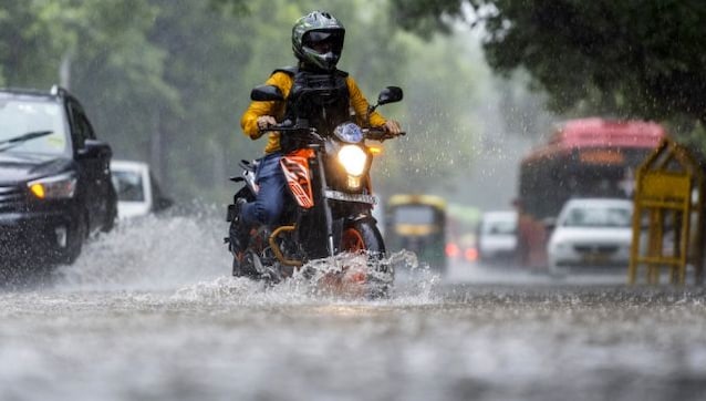 Tamil Nadu, Puducherry: IMD forecasts thunderstorm with moderate rainfall likely in next three hours Tamil Nadu, Puducherry: IMD forecasts thunderstorm with moderate rainfall likely in next three hours
