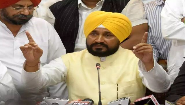 Punjab CM Charanjit Singh Channi, along with ministers, visits Gurdwara Darbar Sahib in Pakistan Punjab CM Charanjit Singh Channi, along with ministers, visits Gurdwara Darbar Sahib in Pakistan