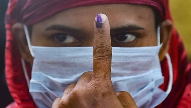 People brave floods, COVID-19 to cast their votes in Bhabanipur bypoll People brave floods, COVID-19 to cast their votes in Bhabanipur bypoll