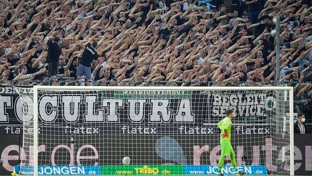 Bundesliga: Bayern Munich stay on top as Borussia Dortmund, Wolfsburg slip up Bundesliga: Bayern Munich stay on top as Borussia Dortmund, Wolfsburg slip up