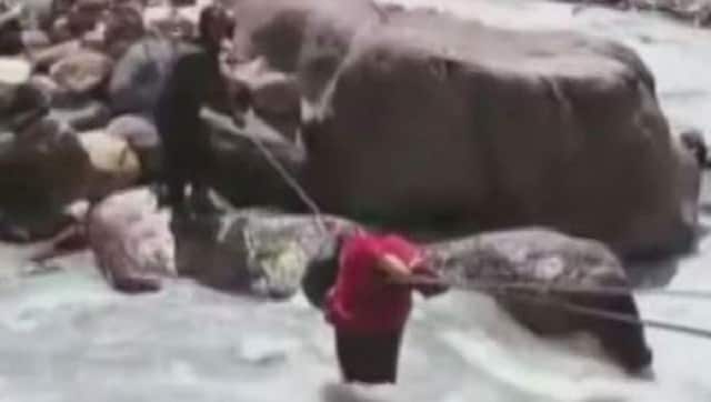 Watch: ITBP personnel rescue locals trapped at a height of 12,000 feet in Uttarakhand Watch: ITBP personnel rescue locals trapped at a height of 12,000 feet in Uttarakhand