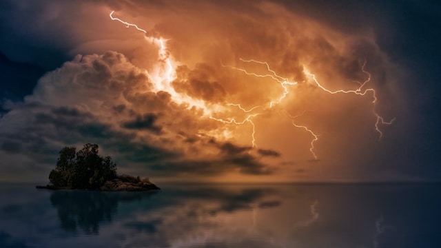 Human and animal death toll spike as global warming causes increase in lightning strikes Human and animal death toll spike as global warming causes increase in lightning strikes