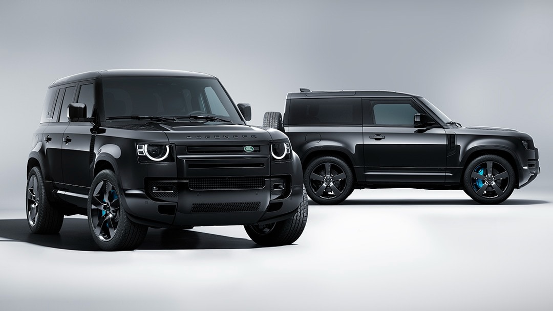 (LR) Land Rover Defender V8 Bond Edition vil være tilgjengelig i både 110 (femdørs) og 90 (tredørs) former.  Bilde: Land Rover