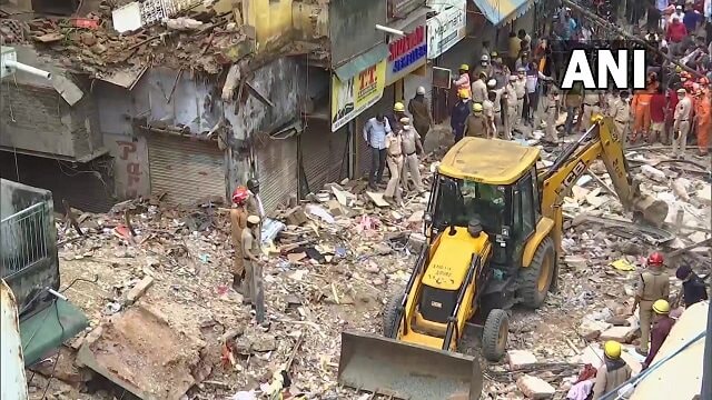 Building collapses in Delhi's Sabzi Mandi area; rescue operation underway