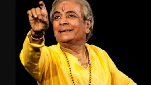 Old video of Pandit Birju Maharaj touching pupil’s feet goes viral hours after his death; watch it here Old video of Pandit Birju Maharaj touching pupil’s feet goes viral hours after his death; watch it here