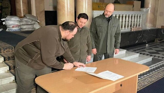 Ukraine Russia war news Updates: Volodymyr Zelensky signs EU membership application Ukraine Russia war news Updates: Volodymyr Zelensky signs EU membership application