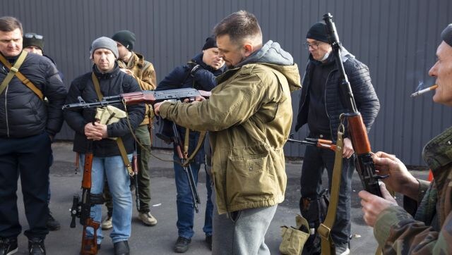 Russia-Ukraine conflict: From making Molotov cocktails to taking up arms, how Ukraine’s every man is standing up to Russian troops Russia-Ukraine conflict: From making Molotov cocktails to taking up arms, how Ukraine’s every man is standing up to Russian troops