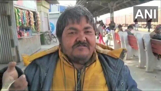 Bihar's Bettiah Railway Station beggar joins digital revolution, accepts alms online Bihar's Bettiah Railway Station beggar joins digital revolution, accepts alms online