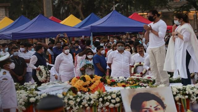 Lata Mangeshkar loved Shah Rukh Khan, and must be in pain to see how her death is being politicised Lata Mangeshkar loved Shah Rukh Khan, and must be in pain to see how her death is being politicised
