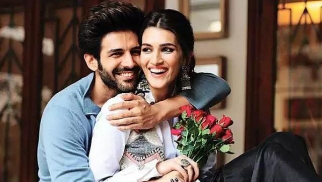 Kartik Aaryan, Kriti Sanon spotted hugging each other at the airport Kartik Aaryan, Kriti Sanon spotted hugging each other at the airport