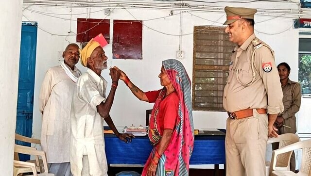 Watch: Police reunite estranged aged couple; netizens delighted Watch: Police reunite estranged aged couple; netizens delighted