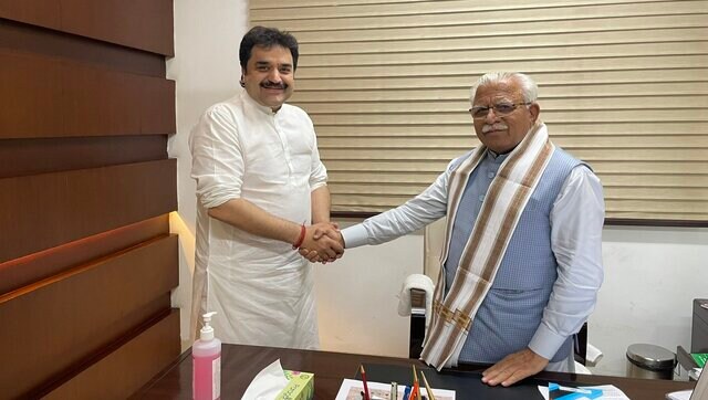 Kuldeep Bishnoi meets Khattar, sparks speculation about his next move Kuldeep Bishnoi meets Khattar, sparks speculation about his next move