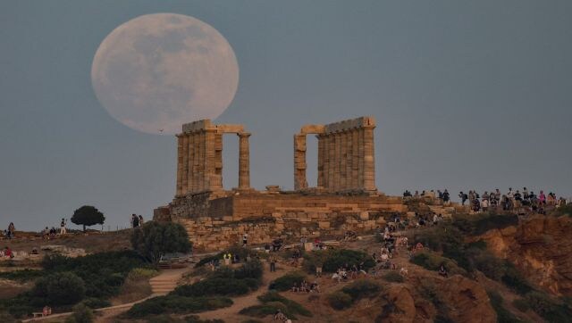 A study in scarlet: The most stunning Super Blood Moon dazzles one and all A study in scarlet: The most stunning Super Blood Moon dazzles one and all