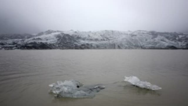 Warming world poses threat to Alpine glaciers Warming world poses threat to Alpine glaciers