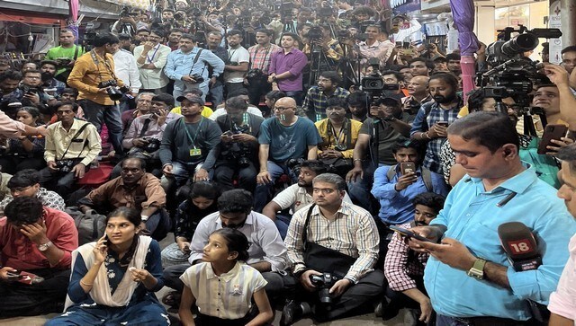 Devotees wait for the unveiling of Lalbaugcha Raja in Mumbai. Image Courtesy: @LalbaugchaRaja/ Twitter Devotees wait for the unveiling of Lalbaugcha Raja in Mumbai. Image Courtesy: @LalbaugchaRaja/ Twitter