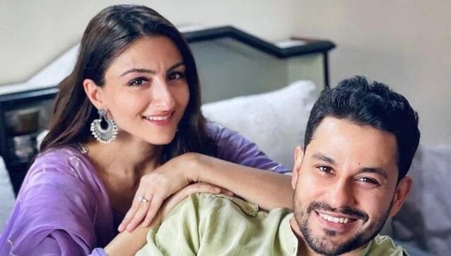Soha Ali Khan looks magnificent in pink suit, visits Ganapati temple with husband Kunal Kemmu and daughter Inaaya Soha Ali Khan looks magnificent in pink suit, visits Ganapati temple with husband Kunal Kemmu and daughter Inaaya