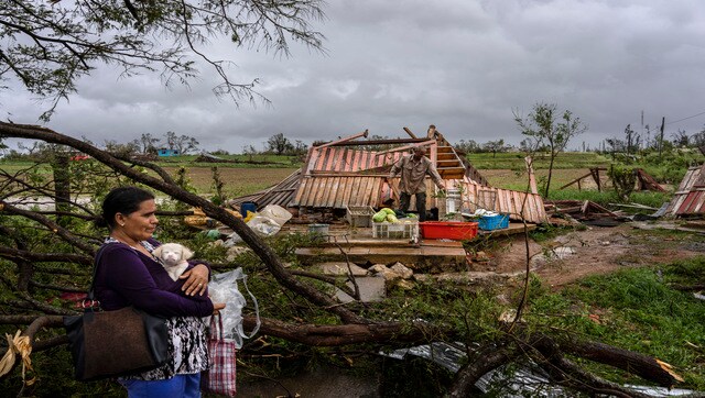 Cuba suffers complete blackout after hurricane Ian knocks out power grid Cuba suffers complete blackout after hurricane Ian knocks out power grid