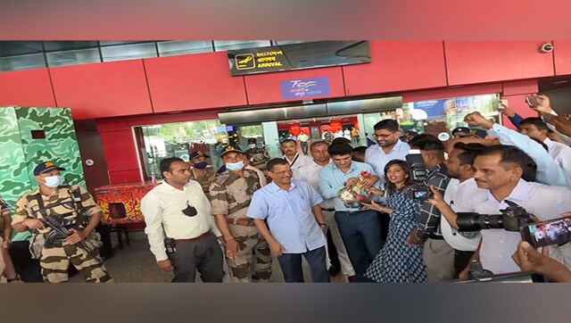 Arvind Kejriwal lands at Vadodra airport to chants of 'Modi-Modi', will address town hall meeting