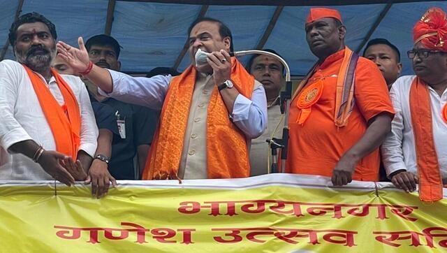 Watch: Angry TRS worker takes mic away from Himanta Biswa Sarma during Hyderabad rally Watch: Angry TRS worker takes mic away from Himanta Biswa Sarma during Hyderabad rally